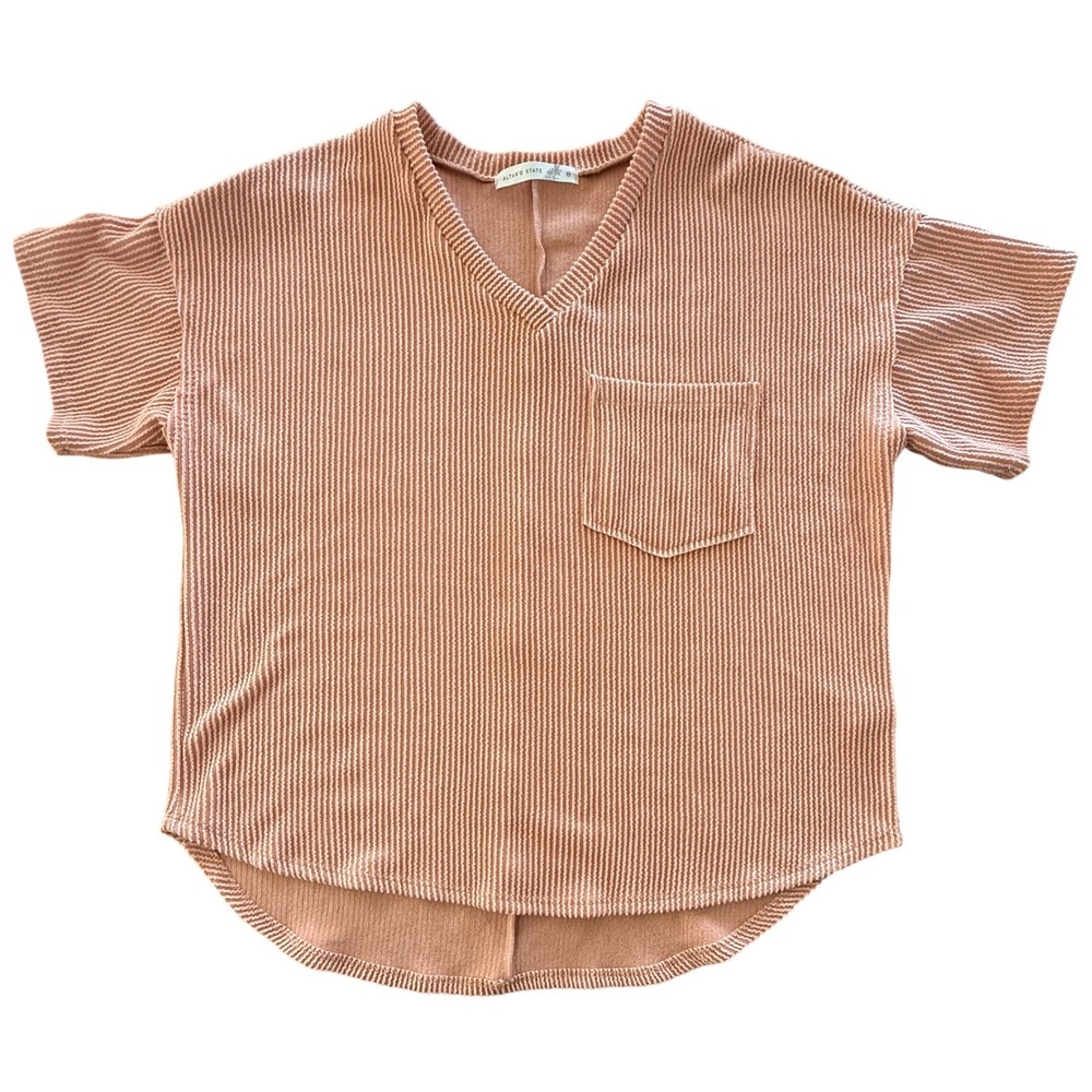 Altar'd State Top Womens Medium Peach Ribbed V-Neck Short Sleeve Pocket‎